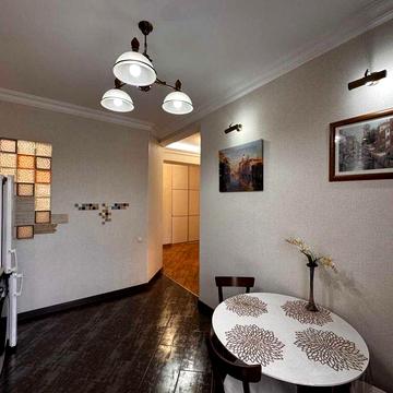 Центр Одессы! 2-комн. Сталинка с балконом, АГВ, Теплый пол, Гидрофор!