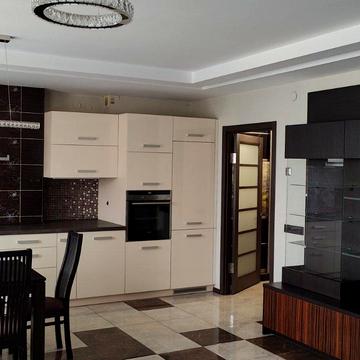 Валерія Лобановського вул., 13