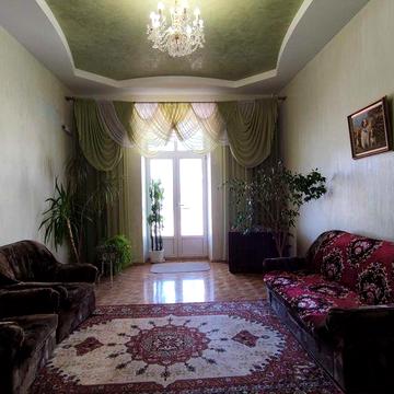 Продам фасадную квартиру. Воронцовский пер - Екатерининская площадь