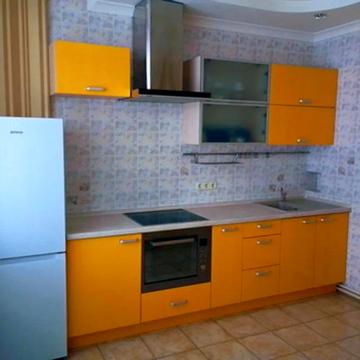 Анни Ахматової вул., 13