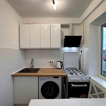 Оболонський просп., 7-Б