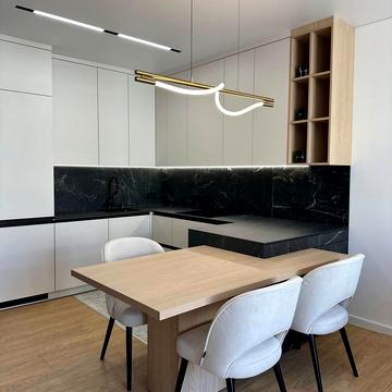 Героїв Майдану вул., 1