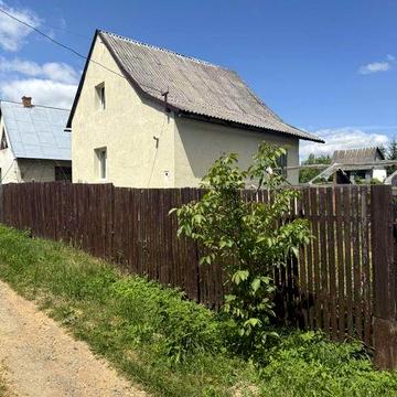 Дачний будинок із земельною ділянкою