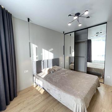 Миру вул., 12