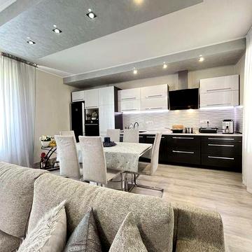 Продаж чудового сімейного будинку