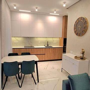 Центр .Сучасний ЖК  Ярославів Град. Паркінг . 2Кімн