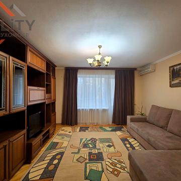 Менахем-Мендл Шнеєрсона вул. (Мініна), 5г