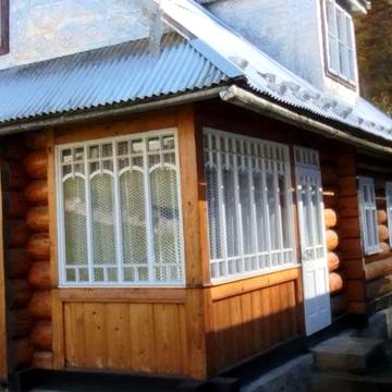 Гуцульський будинок на розбір ідеально збережений.