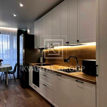 Кухня-гостьова та 3 окремі кімнати. Площею 69м2. Центральний Преміум.