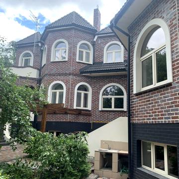 Павла Загребельного вул. (Миколи Раєвського), 11а