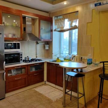 Миколи Міхновського бульв. (Дружби Народів), 8