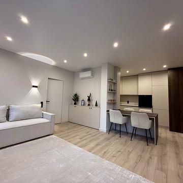 Героїв Майдану вул., 13