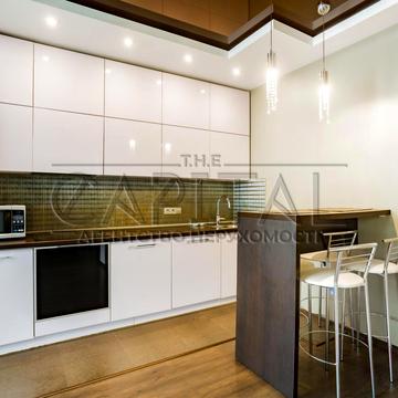 Дніпровська набережна вул., 1