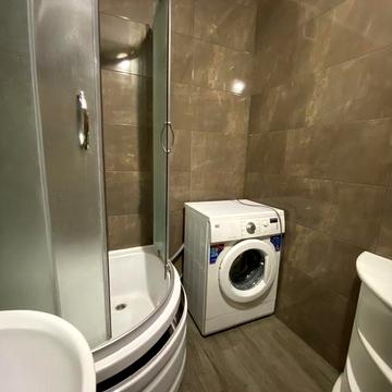 Центр! Трикімнатна покращеного планування з ремонтом. Сертифікат.