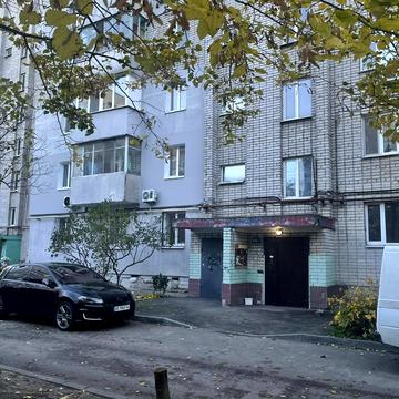 Універсальна вул., 27