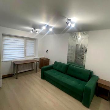 Салютна вул., 17