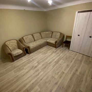 Центр! Трикімнатна покращеного планування з ремонтом. Сертифікат.