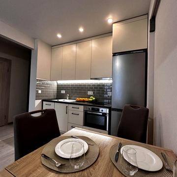 Салютна вул., 2к1