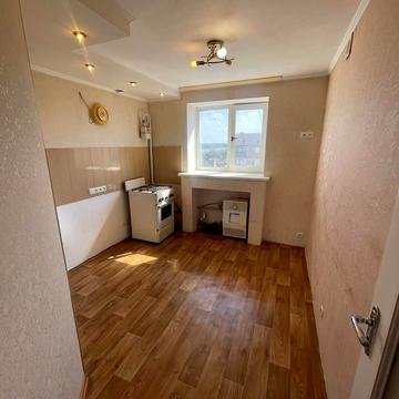 Молодіжна, 8