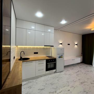 Небесної Сотні просп. (Маршала Жукова), 8