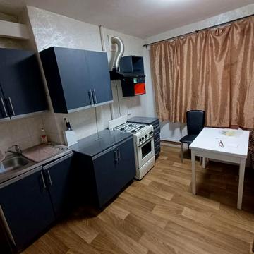 Космонавтів вул., 126/2