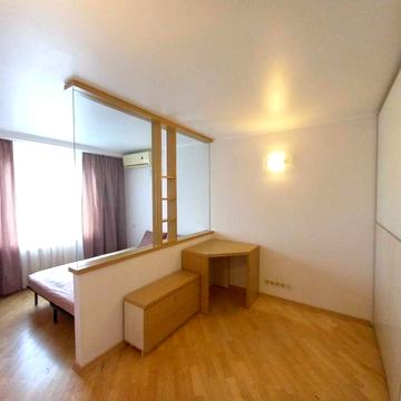 Продаж 2ккв .Берестейський 93. Будинок з генератором.м.Святошин.