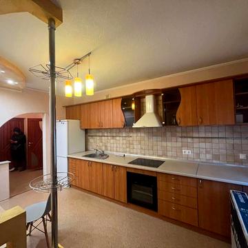 Двокімнатна з технікою меблями, вільна, довгостроково