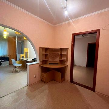 Двокімнатна з технікою меблями, вільна, довгостроково