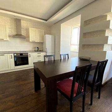 1-но Будівельників 14 + тех поверх в оренді