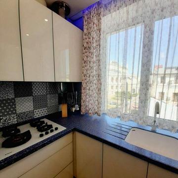 Дерибасівська вул., 10