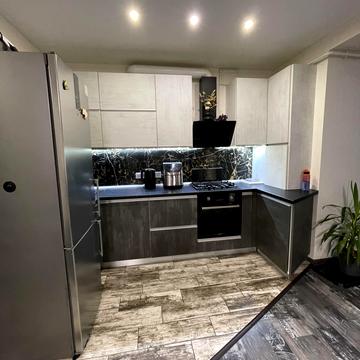 Героїв Небесної Сотні просп., 16/22