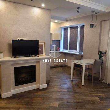 Лаврська вул. (Січневого Повстання), 4