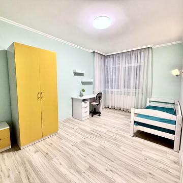 Європейського Союзу просп. (Правди), 43-Б