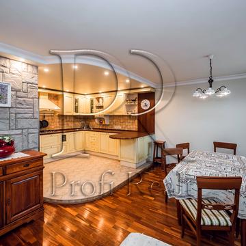 Драгоманова вул., 17