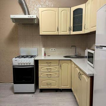 Сдам двух комнатную квартиру в районе ЖД вокзала