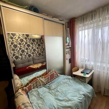 Продам 2-х комнатную гостинку ХТЗ с ремонтом и санузлом