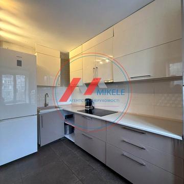 Незалежності бульв. (50 років Жовтня), 13