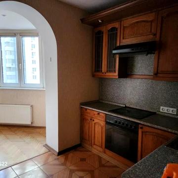 Срібнокільська вул., 4