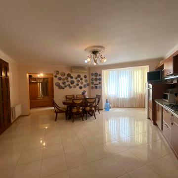 Валерія Самофалова вул. (Каманіна), 22