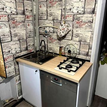 Середня вул., 1