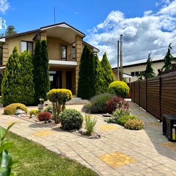 Продаж будинку з працюючим бізнесом Підгородне