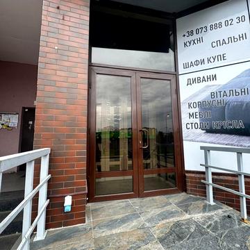 Олександра Довженка вул., 1б