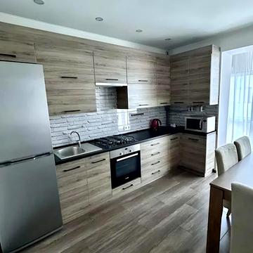 Залізнична вул., 3