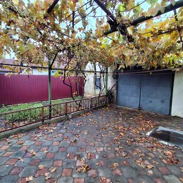 Сдаётся частный дом на Промышленном переулке. Газ, парковка, гараж