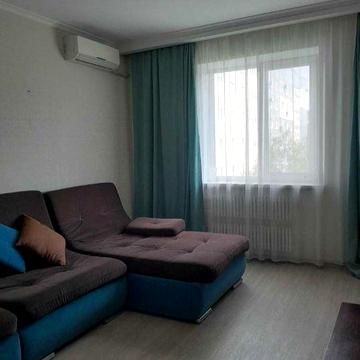 Трьохкімнатна з євроремонтом та технікою