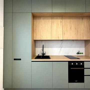 Варшавська вул., 18