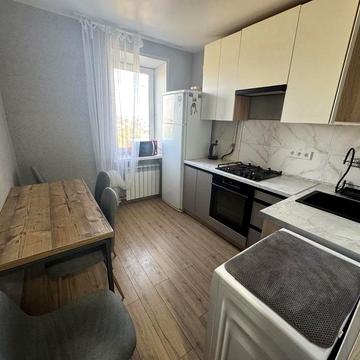 Семафорна вул., 46