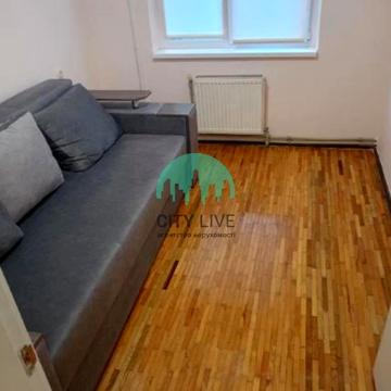 Карпатська вул., 10