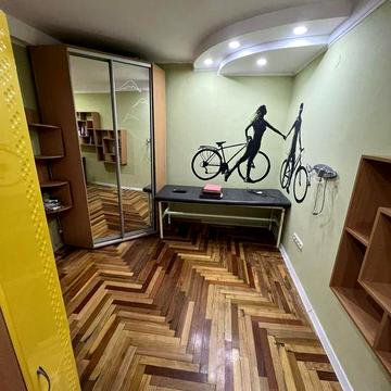 сдам двокімнатну квартиру (переобладнана з 1-кімн) з видом на парк,