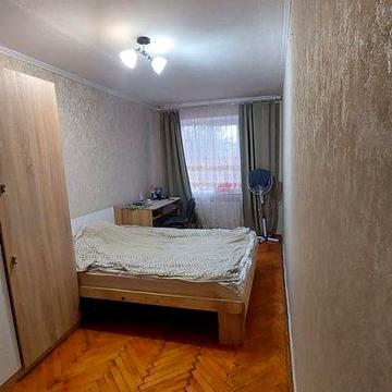 Продам 2-кімнатну квартиру. Вул.Стависька,33.